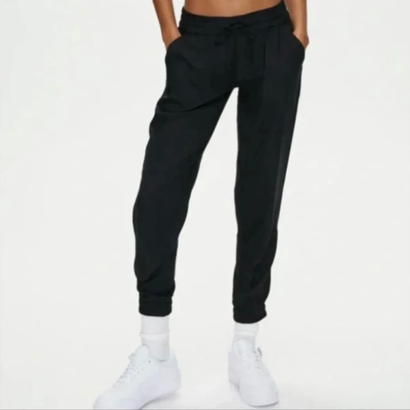Aritzia Pants - NWT Aritzia Sunday best Los feliz jogger